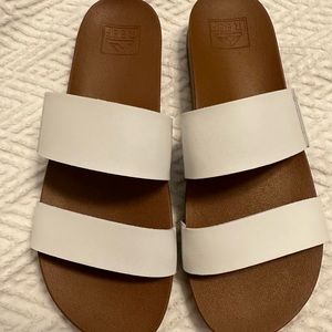 NWOT Reef sandles